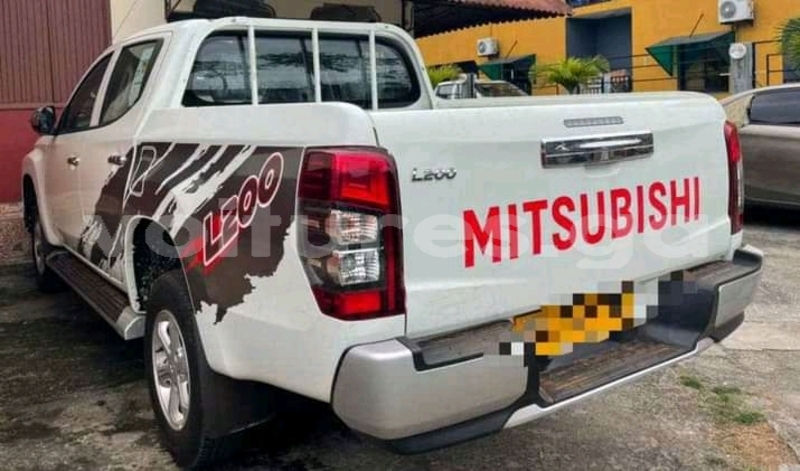 Big with watermark mitsubishi l200 estuaire libreville 8037