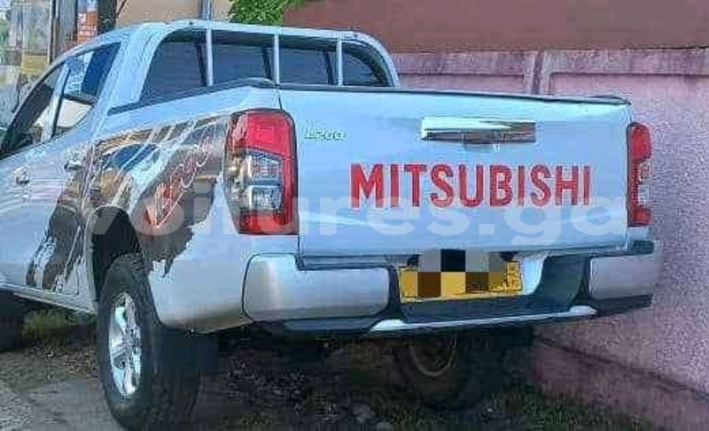 Big with watermark mitsubishi l200 estuaire libreville 8037