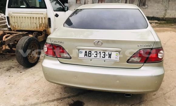 Sayi Na hannu Lexus ES 300 Azurfa Mota in Libreville a estuary Sayi Na hannu Lexus ES 300 Azurfa Mota in Libreville a estuary