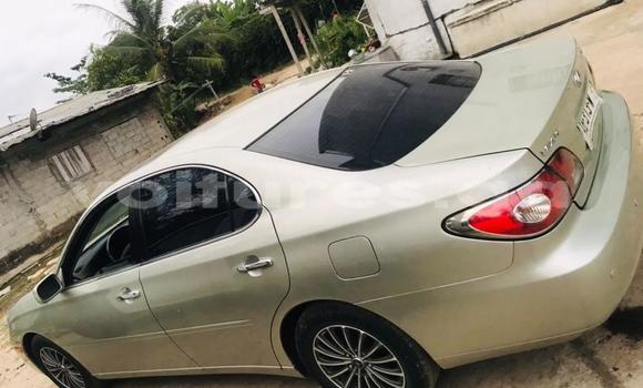 Sayi Na hannu Lexus ES 300 Azurfa Mota in Libreville a estuary Sayi Na hannu Lexus ES 300 Azurfa Mota in Libreville a estuary