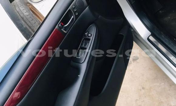 Sayi Na hannu Lexus ES 300 Azurfa Mota in Libreville a estuary Sayi Na hannu Lexus ES 300 Azurfa Mota in Libreville a estuary