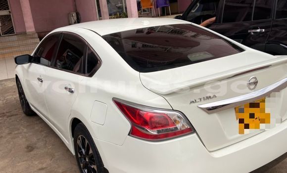Sayi Na hannu Nissan Altima White Mota in Libreville a estuary Sayi Na hannu Nissan Altima White Mota in Libreville a estuary