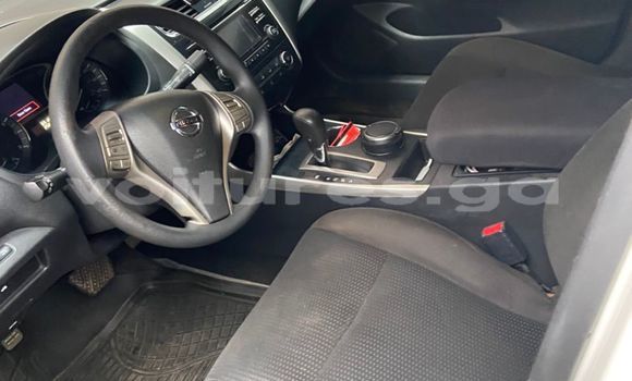 Sayi Na hannu Nissan Altima White Mota in Libreville a estuary Sayi Na hannu Nissan Altima White Mota in Libreville a estuary