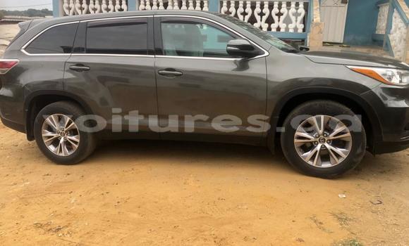 Sayi Na hannu Toyota Highlander Black Mota in Libreville a estuary Sayi Na hannu Toyota Highlander Black Mota in Libreville a estuary