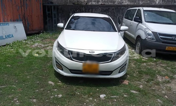 Sayi Na hannu Kia K5 White Mota in Libreville a estuary Sayi Na hannu Kia K5 White Mota in Libreville a estuary