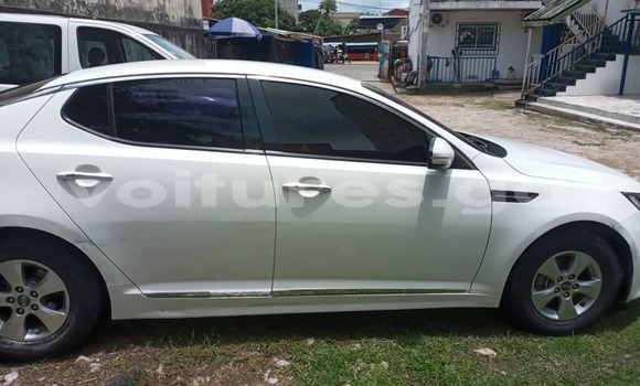 Sayi Na hannu Kia K5 White Mota in Libreville a estuary Sayi Na hannu Kia K5 White Mota in Libreville a estuary