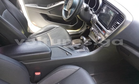 Sayi Na hannu Kia K5 White Mota in Libreville a estuary Sayi Na hannu Kia K5 White Mota in Libreville a estuary