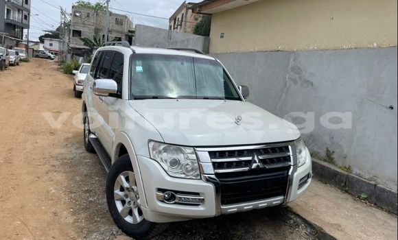 Sayi Na hannu Mitsubishi Pajero White Mota in Libreville a estuary Sayi Na hannu Mitsubishi Pajero White Mota in Libreville a estuary
