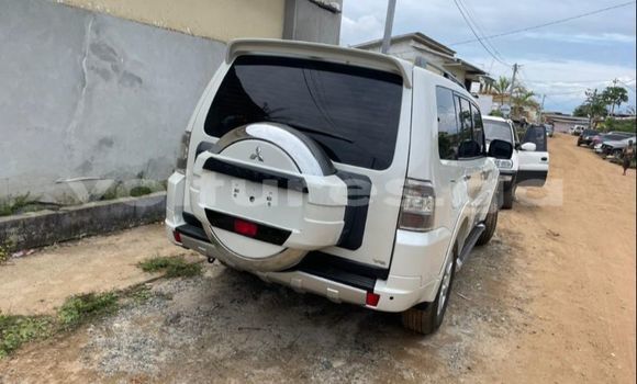 Sayi Na hannu Mitsubishi Pajero White Mota in Libreville a estuary Sayi Na hannu Mitsubishi Pajero White Mota in Libreville a estuary