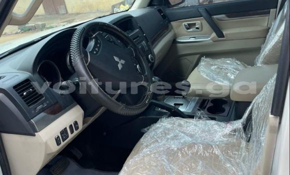 Sayi Na hannu Mitsubishi Pajero White Mota in Libreville a estuary Sayi Na hannu Mitsubishi Pajero White Mota in Libreville a estuary