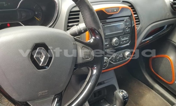 Sayi Na hannu Renault Captur Black Mota in Libreville a estuary Sayi Na hannu Renault Captur Black Mota in Libreville a estuary