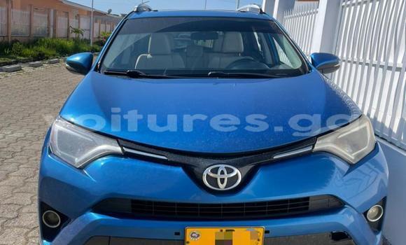 Sayi Na hannu Toyota RAV4 Blue Mota in Libreville a estuary Sayi Na hannu Toyota RAV4 Blue Mota in Libreville a estuary