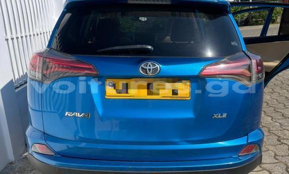Sayi Na hannu Toyota RAV4 Blue Mota in Libreville a estuary Sayi Na hannu Toyota RAV4 Blue Mota in Libreville a estuary