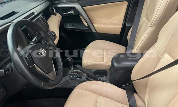 Sayi Na hannu Toyota RAV4 Blue Mota in Libreville a estuary Sayi Na hannu Toyota RAV4 Blue Mota in Libreville a estuary