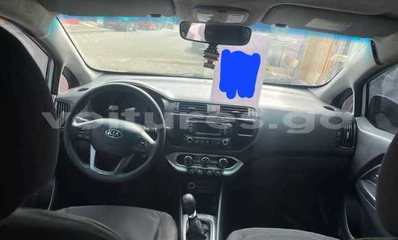 Sayi Na hannu Kia Rio White Mota in Libreville a estuary Sayi Na hannu Kia Rio White Mota in Libreville a estuary