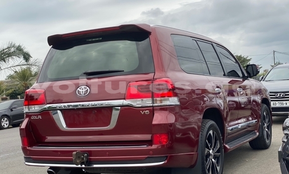 Sayi Na hannu Toyota Land Cruiser Red Mota in Libreville a estuary Sayi Na hannu Toyota Land Cruiser Red Mota in Libreville a estuary