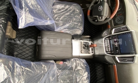 Sayi Na hannu Toyota Land Cruiser Red Mota in Libreville a estuary Sayi Na hannu Toyota Land Cruiser Red Mota in Libreville a estuary