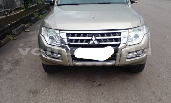 Sayi Na hannu Mitsubishi Pajero Brown Mota in Libreville a estuary Sayi Na hannu Mitsubishi Pajero Brown Mota in Libreville a estuary