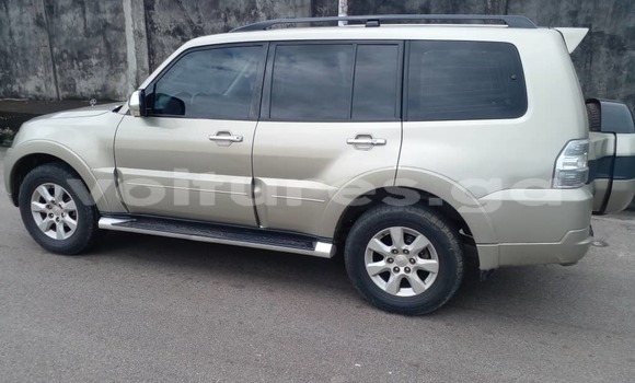 Sayi Na hannu Mitsubishi Pajero Brown Mota in Libreville a estuary Sayi Na hannu Mitsubishi Pajero Brown Mota in Libreville a estuary
