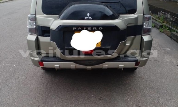 Sayi Na hannu Mitsubishi Pajero Brown Mota in Libreville a estuary Sayi Na hannu Mitsubishi Pajero Brown Mota in Libreville a estuary