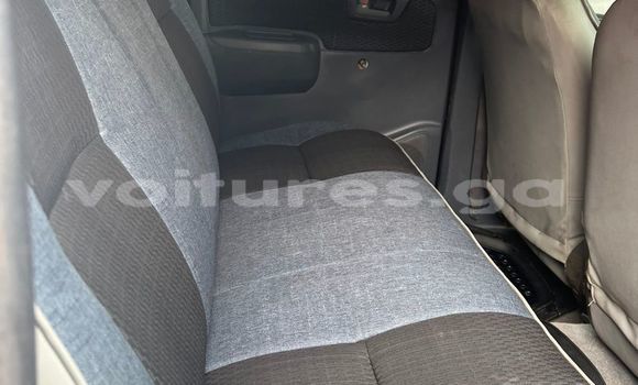 Sayi Na hannu Toyota Hilux White Mota in Libreville a estuary Sayi Na hannu Toyota Hilux White Mota in Libreville a estuary