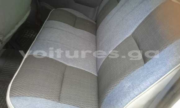 Sayi Na hannu Toyota Hilux White Mota in Libreville a estuary Sayi Na hannu Toyota Hilux White Mota in Libreville a estuary