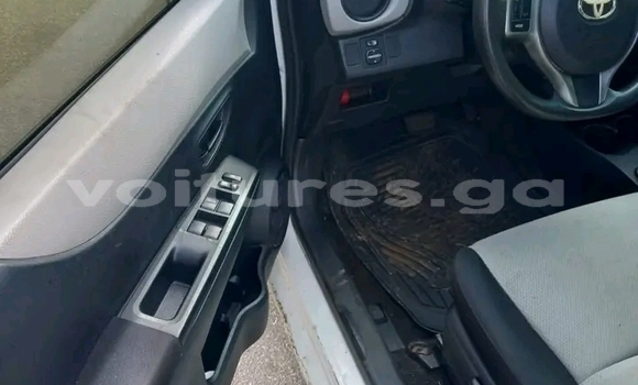 Sayi Na hannu Toyota Yaris White Mota in Libreville a estuary Sayi Na hannu Toyota Yaris White Mota in Libreville a estuary