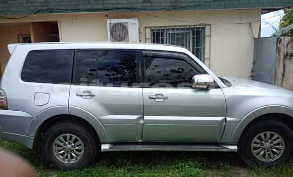 Sayi Na hannu Mitsubishi Pajero Azurfa Mota in Libreville a estuary Sayi Na hannu Mitsubishi Pajero Azurfa Mota in Libreville a estuary