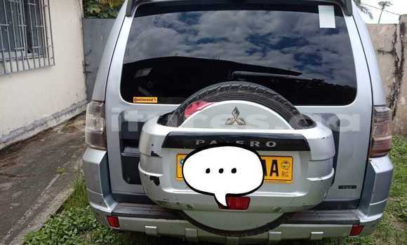 Sayi Na hannu Mitsubishi Pajero Azurfa Mota in Libreville a estuary Sayi Na hannu Mitsubishi Pajero Azurfa Mota in Libreville a estuary