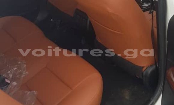 Sayi Na hannu Toyota Camry White Mota in Libreville a estuary Sayi Na hannu Toyota Camry White Mota in Libreville a estuary