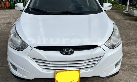 Sayi Na hannu Hyundai ix35 White Mota in Libreville a estuary Sayi Na hannu Hyundai ix35 White Mota in Libreville a estuary