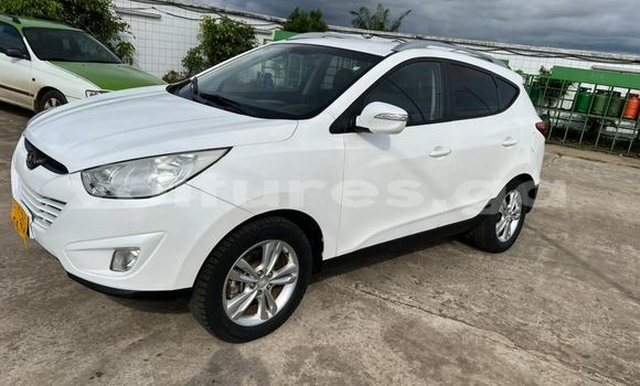 Sayi Na hannu Hyundai ix35 White Mota in Libreville a estuary Sayi Na hannu Hyundai ix35 White Mota in Libreville a estuary