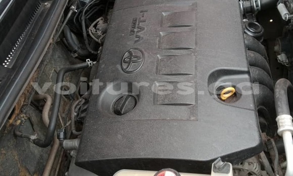 Sayi Na hannu Toyota RAV4 White Mota in Libreville a estuary Sayi Na hannu Toyota RAV4 White Mota in Libreville a estuary