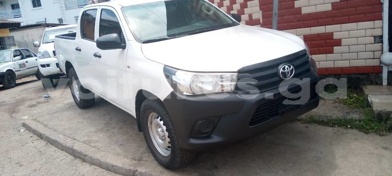 Big with watermark toyota hilux estuaire libreville 8074