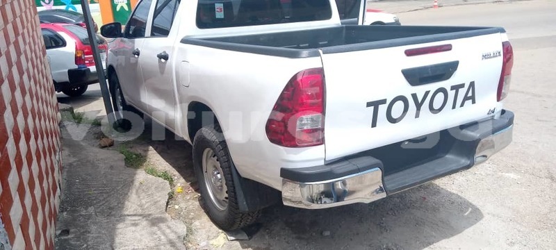 Big with watermark toyota hilux estuaire libreville 8074