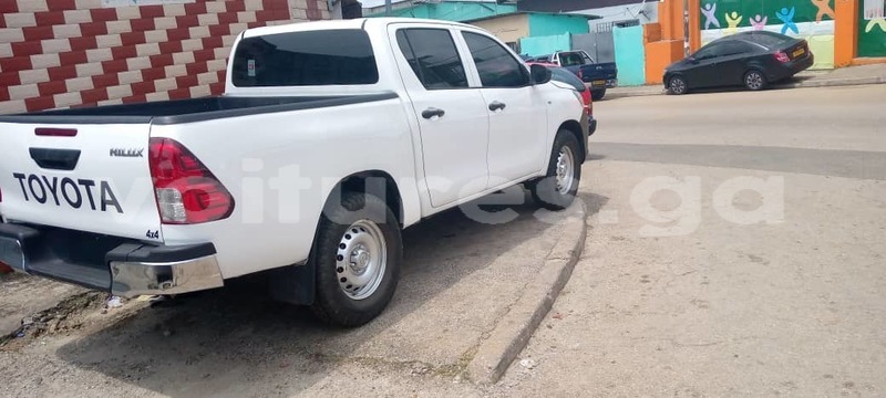 Big with watermark toyota hilux estuaire libreville 8074