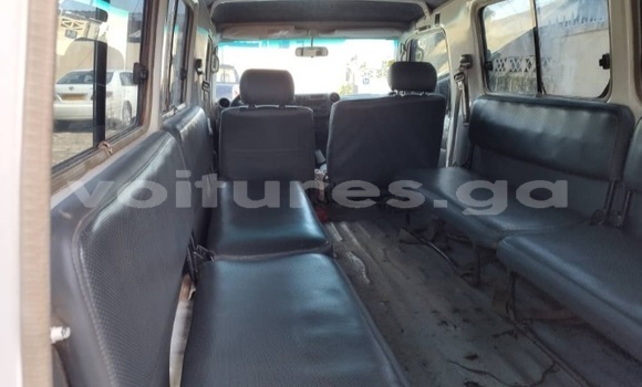 Sayi Na hannu Toyota Land Cruiser White Mota in Libreville a estuary Sayi Na hannu Toyota Land Cruiser White Mota in Libreville a estuary