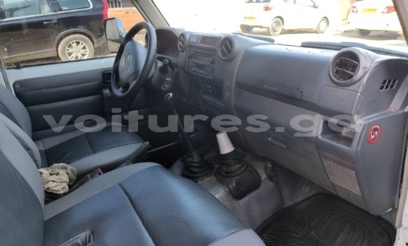 Sayi Na hannu Toyota Land Cruiser White Mota in Libreville a estuary Sayi Na hannu Toyota Land Cruiser White Mota in Libreville a estuary