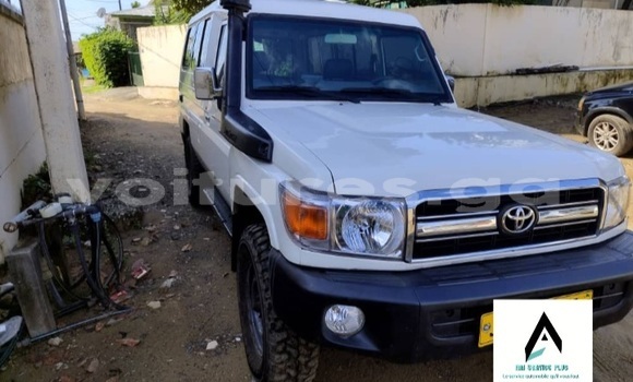 Sayi Na hannu Toyota Land Cruiser White Mota in Libreville a estuary Sayi Na hannu Toyota Land Cruiser White Mota in Libreville a estuary