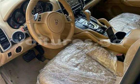 Sayi Na hannu Porsche Cayenne Black Mota in Libreville a estuary Sayi Na hannu Porsche Cayenne Black Mota in Libreville a estuary