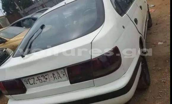 Sayi Na hannu Toyota Avensis White Mota in Libreville a estuary Sayi Na hannu Toyota Avensis White Mota in Libreville a estuary