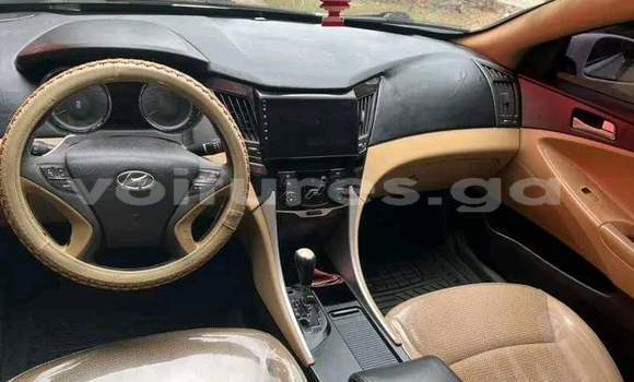 Sayi Na hannu Hyundai Sonata White Mota in Libreville a estuary Sayi Na hannu Hyundai Sonata White Mota in Libreville a estuary