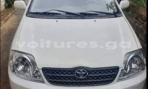 Sayi Na hannu Toyota Corolla White Mota in Libreville a estuary Sayi Na hannu Toyota Corolla White Mota in Libreville a estuary