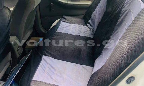 Sayi Na hannu Toyota Corolla White Mota in Libreville a estuary Sayi Na hannu Toyota Corolla White Mota in Libreville a estuary