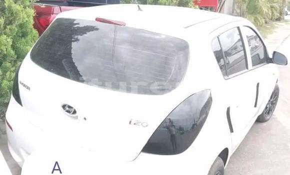 Sayi Na hannu Hyundai i20 White Mota in Libreville a estuary Sayi Na hannu Hyundai i20 White Mota in Libreville a estuary