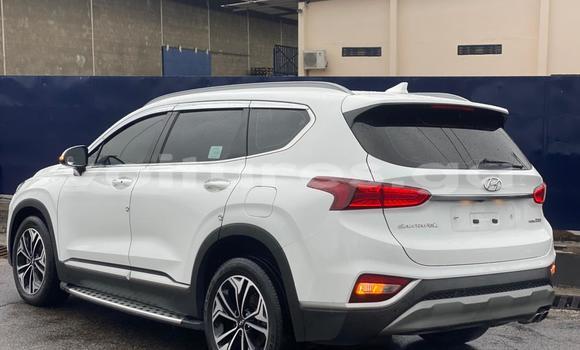 Sayi Sabo Hyundai Santa Fe White Mota in Libreville a estuary Sayi Sabo Hyundai Santa Fe White Mota in Libreville a estuary