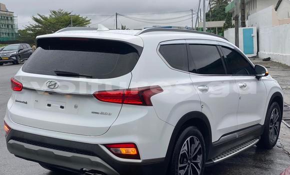 Sayi Sabo Hyundai Santa Fe White Mota in Libreville a estuary Sayi Sabo Hyundai Santa Fe White Mota in Libreville a estuary