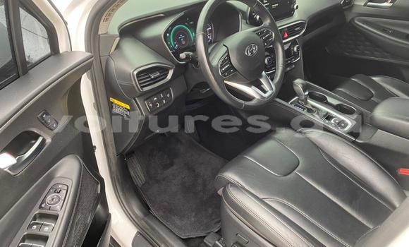 Sayi Sabo Hyundai Santa Fe White Mota in Libreville a estuary Sayi Sabo Hyundai Santa Fe White Mota in Libreville a estuary