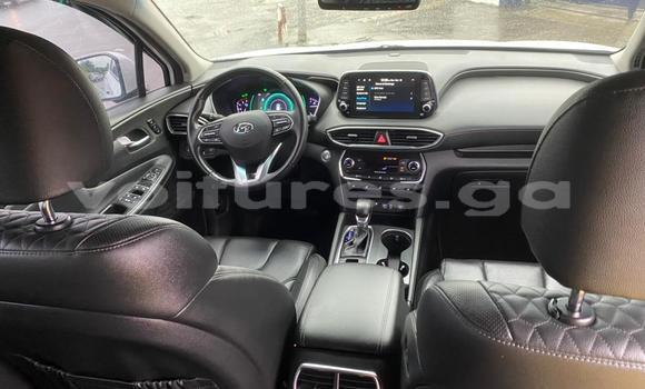 Sayi Sabo Hyundai Santa Fe White Mota in Libreville a estuary Sayi Sabo Hyundai Santa Fe White Mota in Libreville a estuary