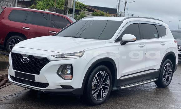 Sayi Sabo Hyundai Santa Fe White Mota in Libreville a estuary Sayi Sabo Hyundai Santa Fe White Mota in Libreville a estuary
